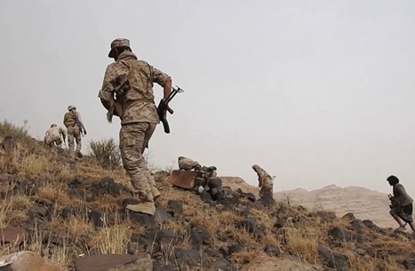 نجاة رئيس أركان الجيش اليمني من قصف حوثي ومقتل نجله